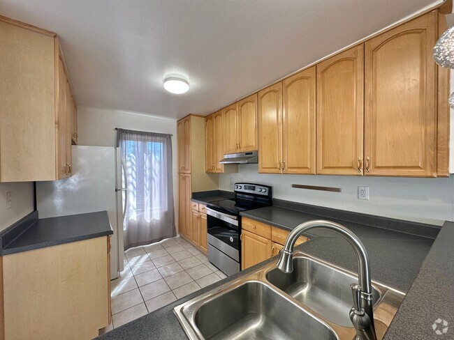 Building Photo - 3 Bedroom Condo in Clairemont!! Near Beach...