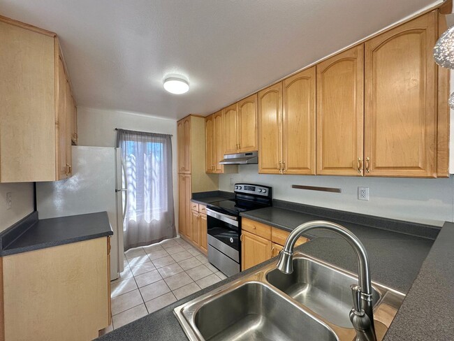 $500 OFF FIRST MONTHS RENT! 3 Bedroom Cond... - $500 OFF FIRST MONTHS RENT! 3 Bedroom Cond... Casa