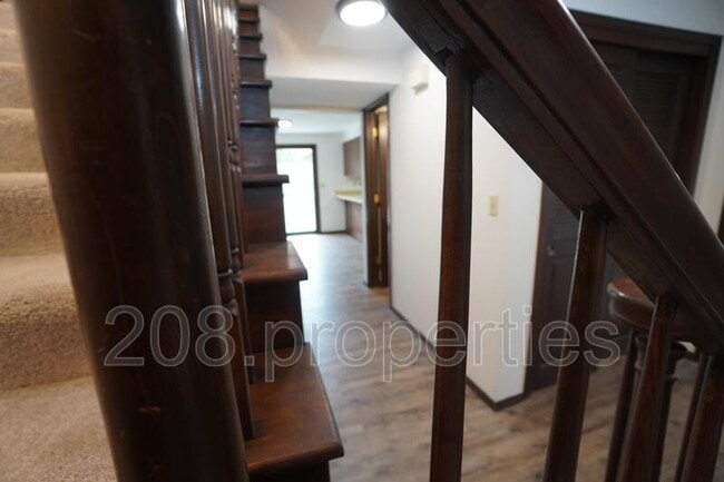 Building Photo - 3392 S Maze Ave Rental