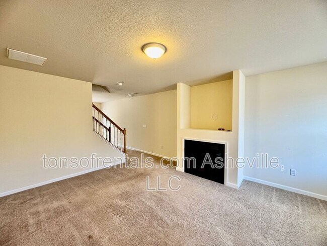 Photo - 85 Farington Cir