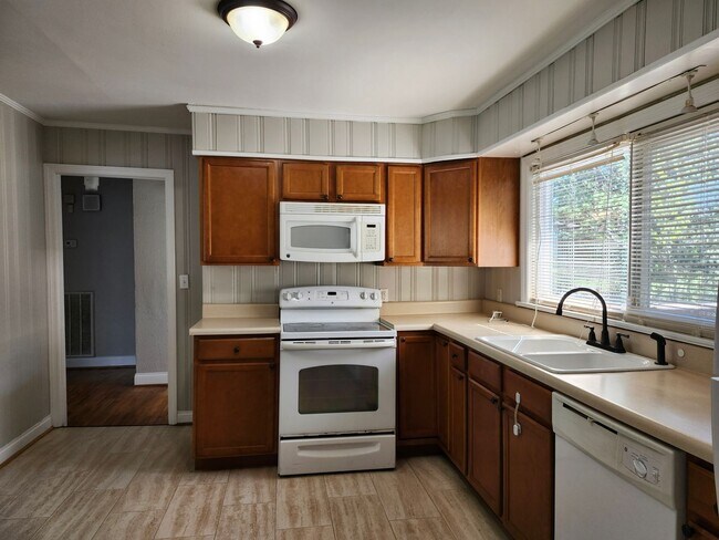 Photo - 3 bedroom 2 bath home located in Brainerd TN