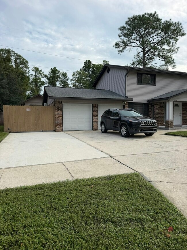 Photo - 4123 Lazy Hollow Ln N
