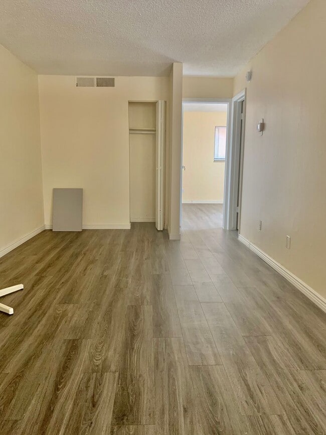 Photo - BEAUTIFUL One Bed on Madison Ave, Close to Campus! Corner Unit