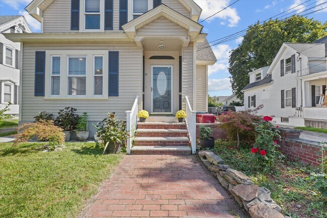 Photo - Single Family House For Lease steps from UMass Lowell and Downtown Lowell.