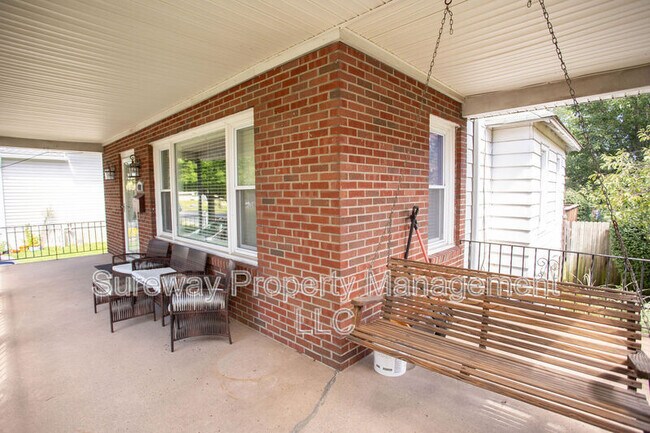 417 N Warwick Rd