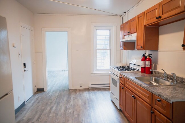 Photo - 534 N Law St Unidad 2