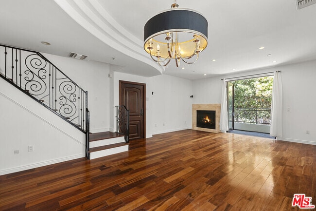 Building Photo - 744 N Alfred St Unit 104 Rental