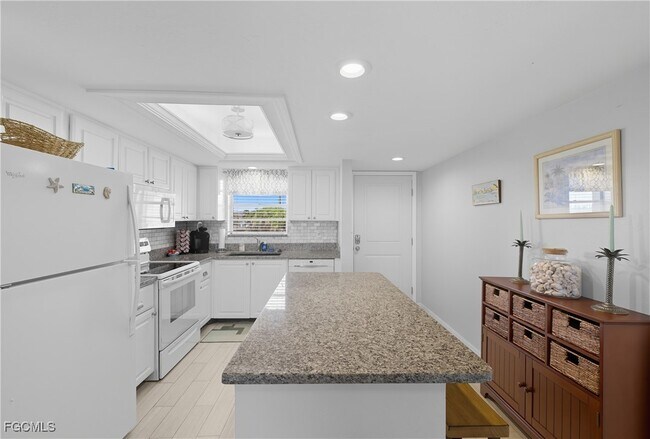 Photo - 16881 Davis Rd Unit 126