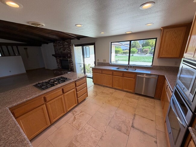 818 Harrison Dr