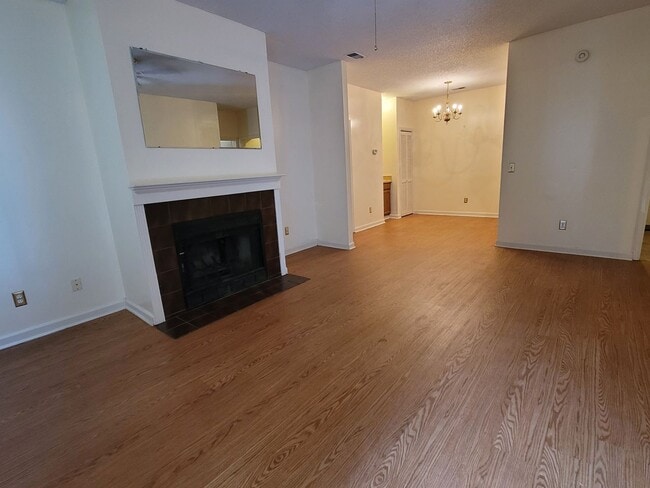 100 Brighton Hl Cir