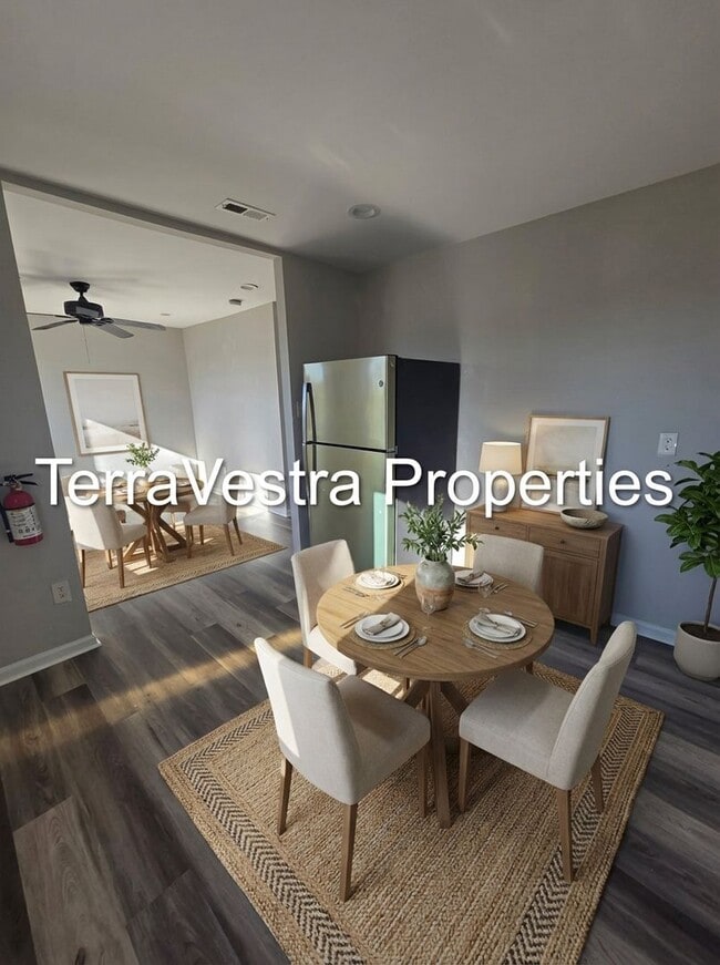 Building Photo - 711 N 3rd St Unit 2