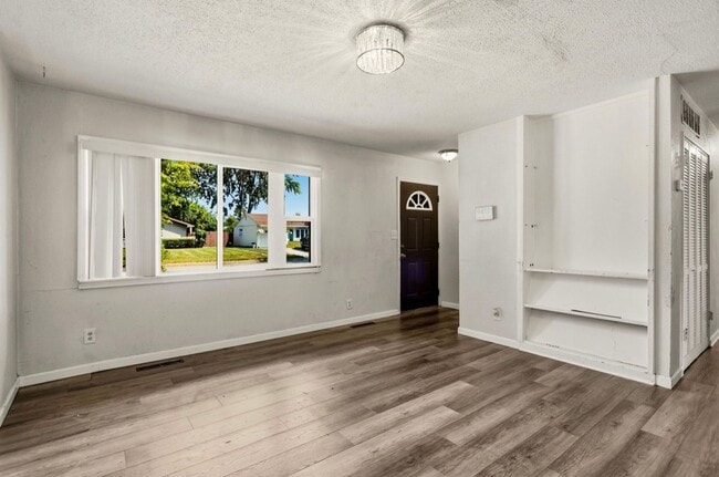 Photo - 2614 Tausend St