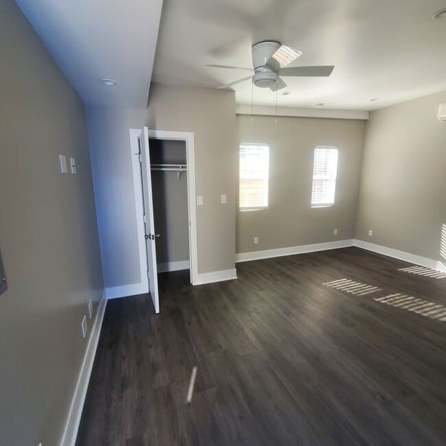 Photo - 4569 Catalpa St