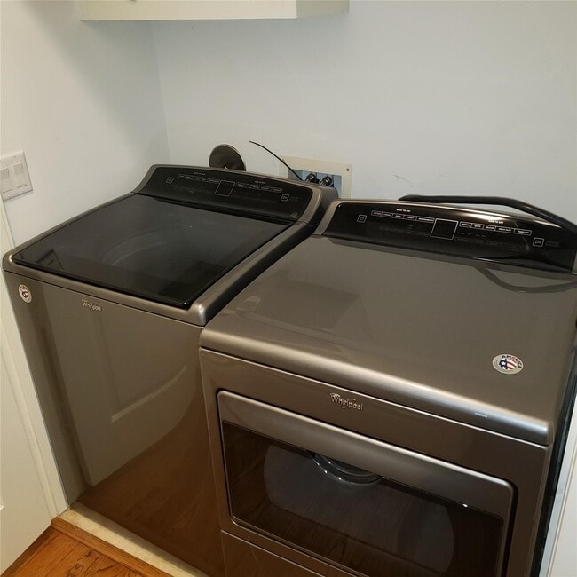 Building Photo - 916 Lawrence St