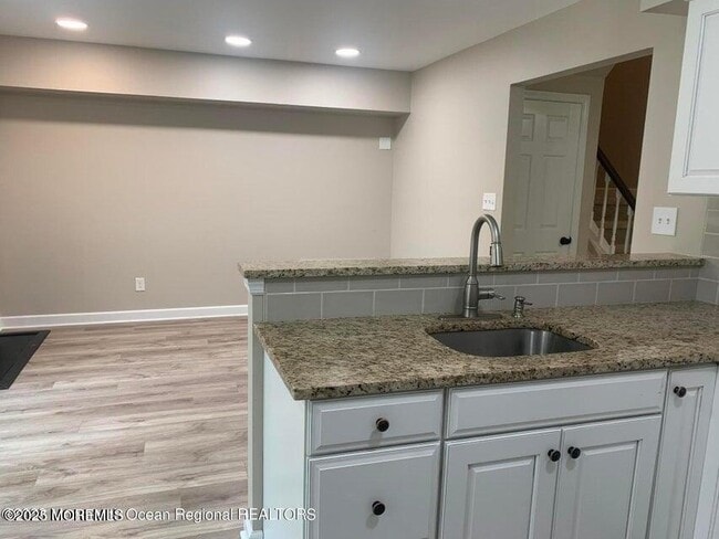 Photo - 248 Larchwood Ct