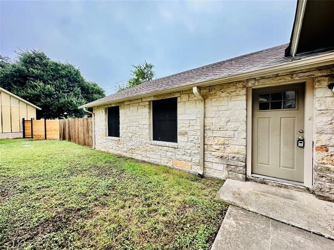 Photo - 1611 Onion Creek Village Dr