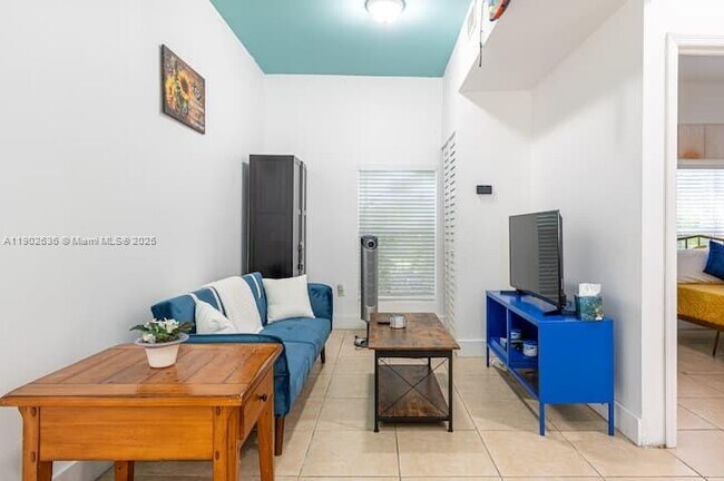 Photo - 8028 NW 5th Ct Unidad Rear