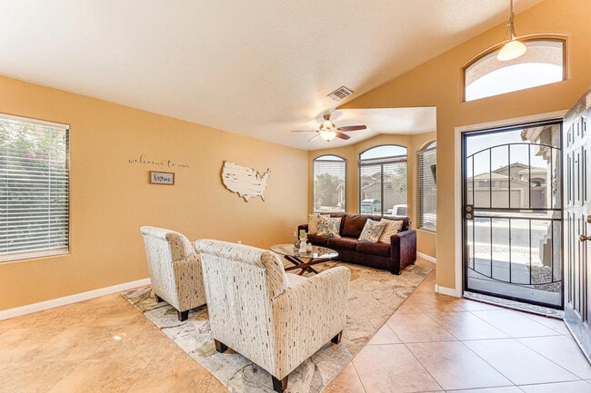 Photo - 43854 W Cahill Dr Unidad ID1385912P