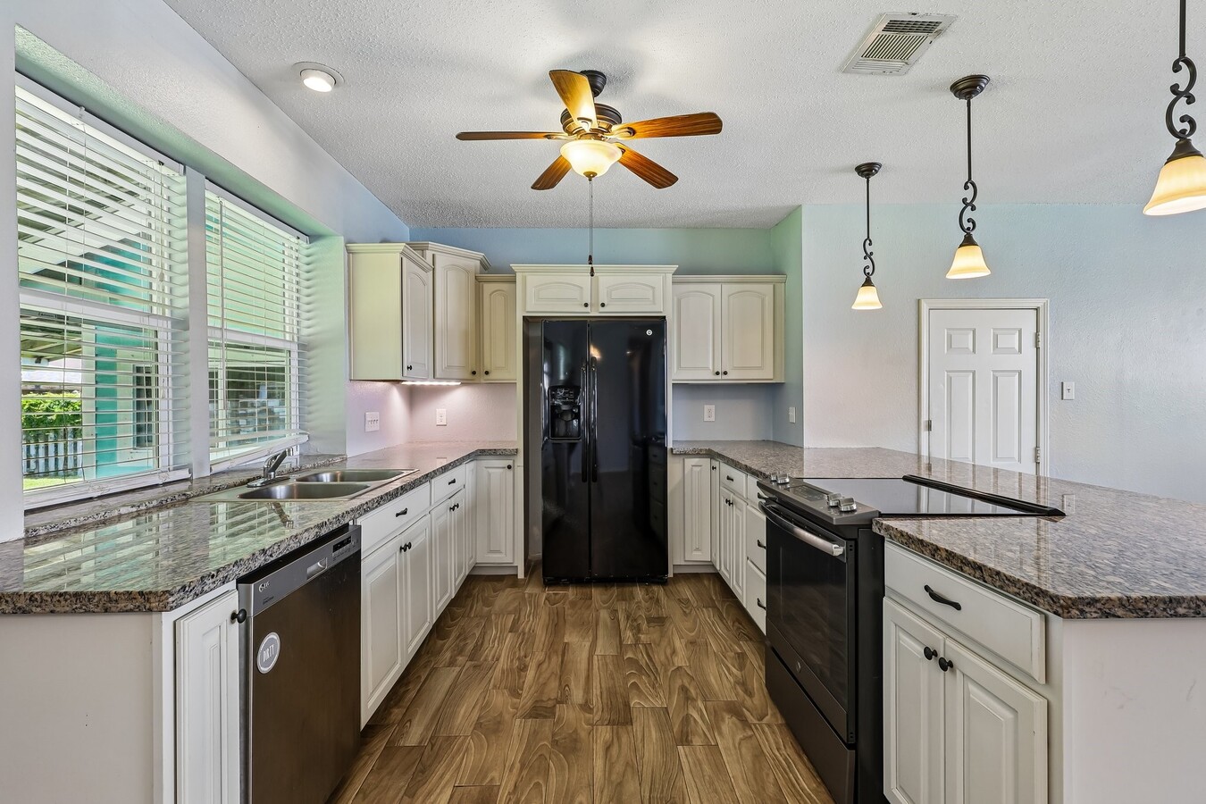 Photo - 5709 Maco St
