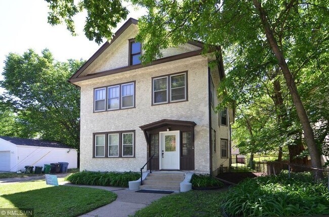 Photo - 614 5th St NE Unit 2