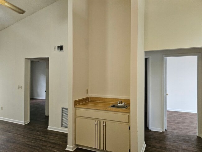 Photo - 2/2 - Jefferson Avenue - Newly updated