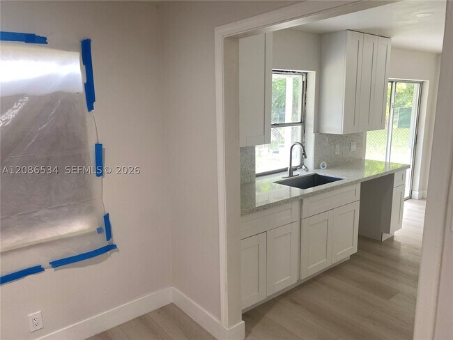 Photo - 5010 NW 22nd St