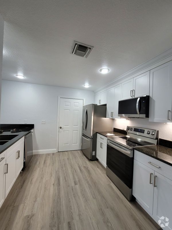 Building Photo - 1758 N Dovetail Dr Rental