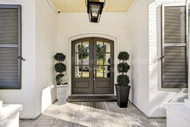 Photo - 718 Magdalene Dr