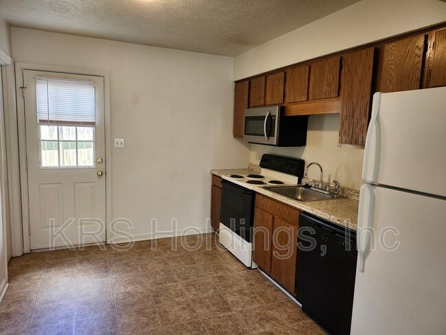 Photo - 211 S Waverley St