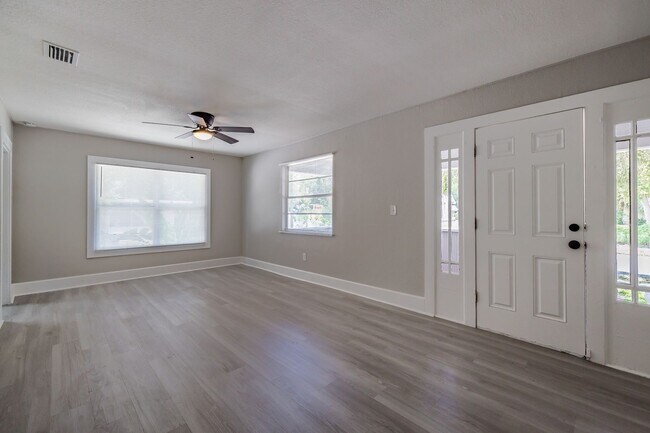 Photo - Adorable 3/2 Bungalow Available Now!