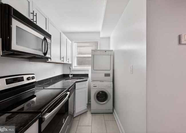 Photo - 3065 Patrick Henry Dr