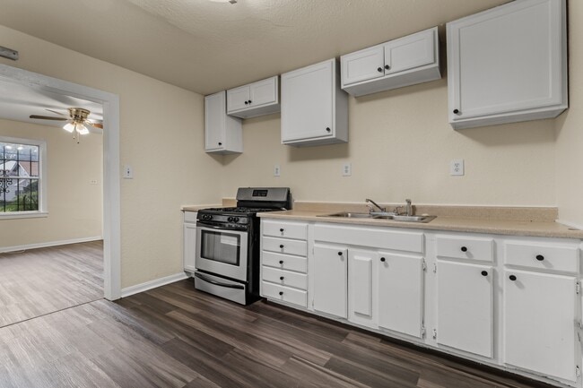 Photo - 820 Pecan Ave