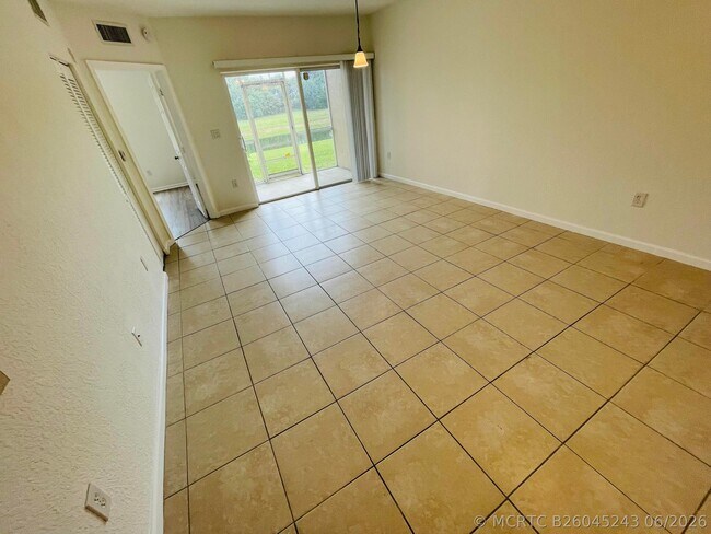 1055 Golden Lakes Blvd Unit 212