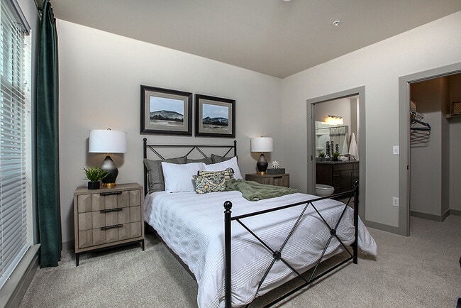 The Auburn - Fountain Circle of Auburn Hills