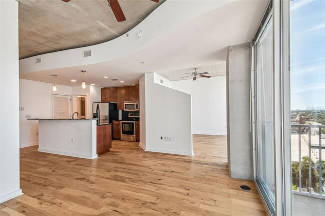 Photo - 777 N Ashley Dr Unidad 1413