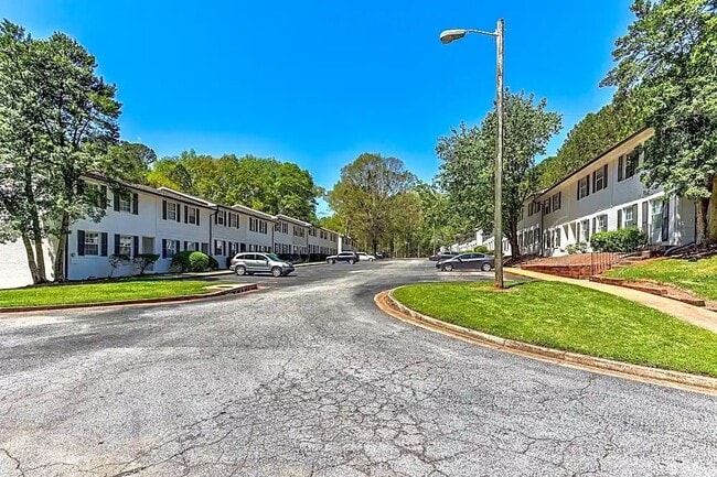 Photo - 3515 Creekview Pl