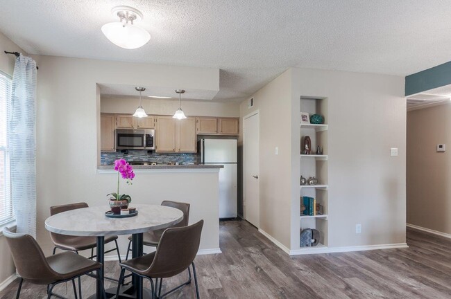 Photo - Club at North Hills Apartment Homes