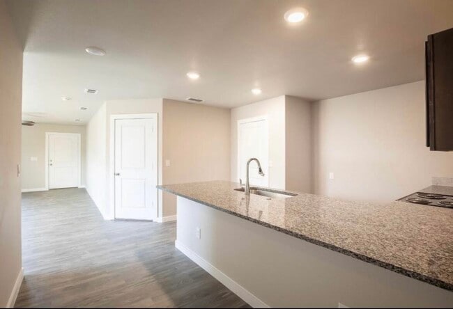 Photo - 2401 144th St