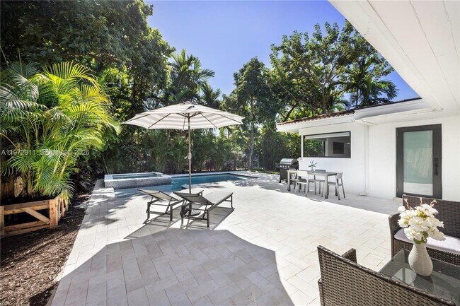 Photo - 1860 SW 13th St