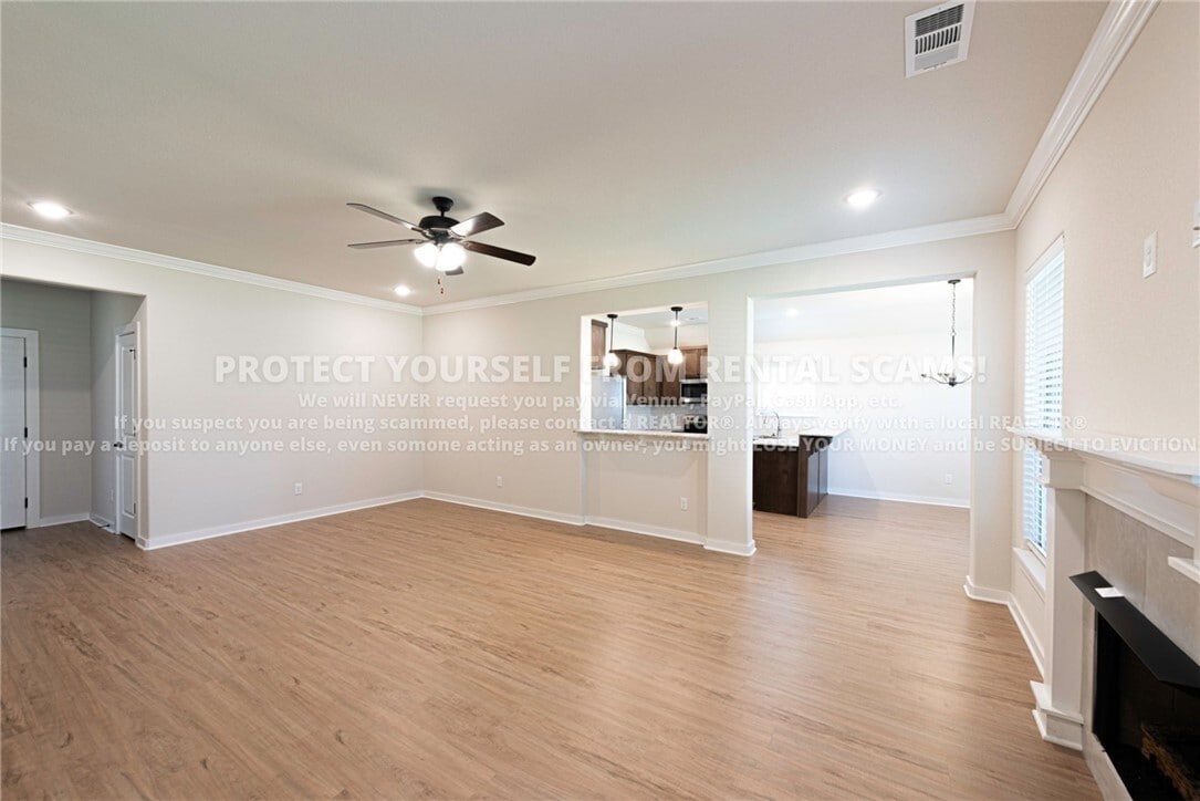 Photo - 520 Aster St