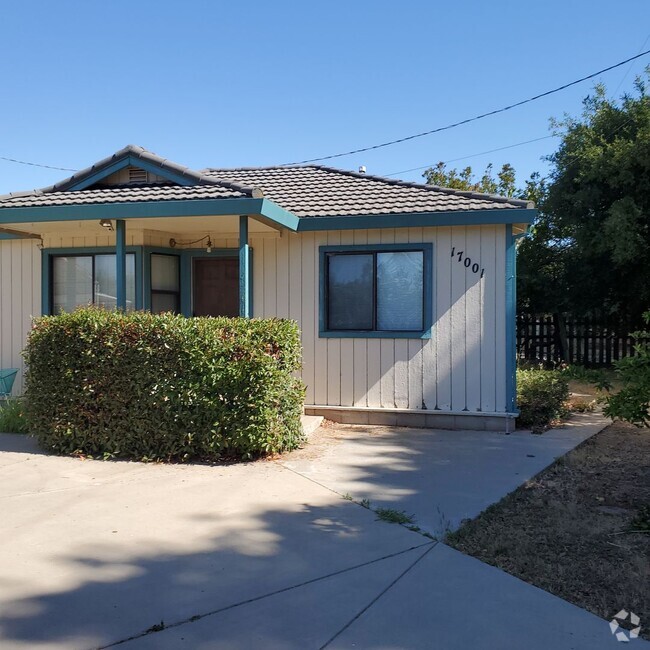 Building Photo - Escalon, Country Home 2 bedroom / 1 bathro...