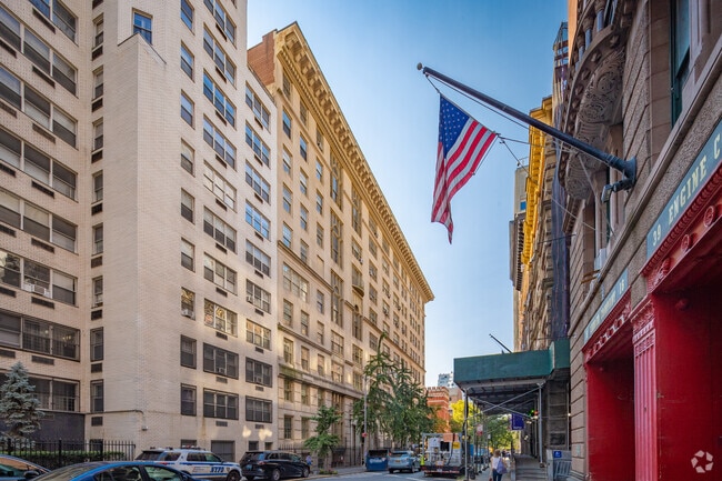 Photo - 130 E 67th St