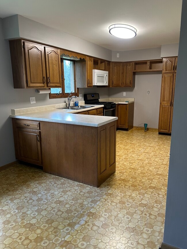 Photo - 2010 Richard St