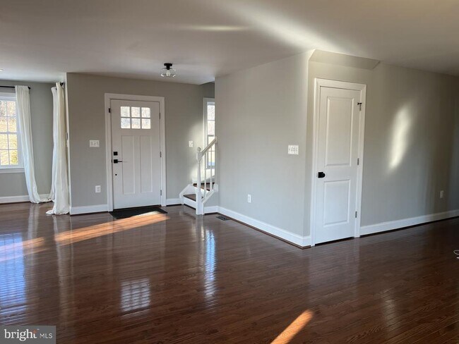 Photo - 14908 Lee Hwy
