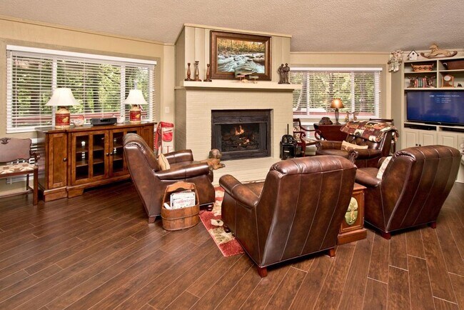 Photo - 50 Broadmoor Ln