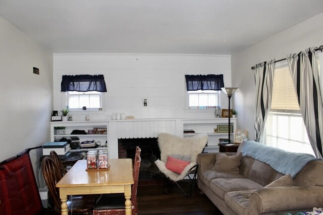 Photo - 315 W 6th St