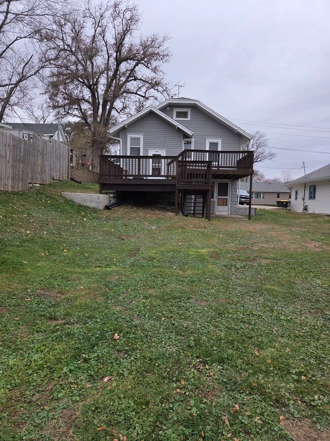 Building Photo - 2400 S Henry St