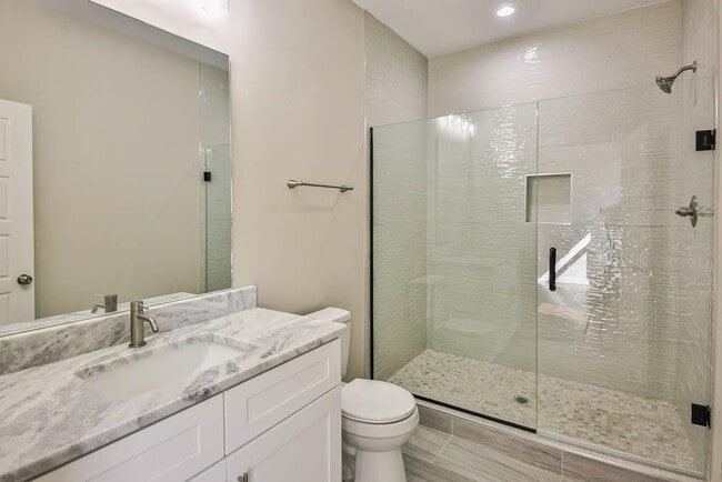 Photo - 2029 Felix Ave