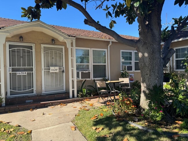 Building Photo - 11637 Magnolia Blvd Unit 11637