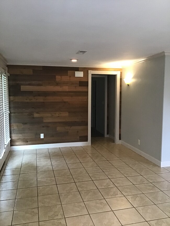 Photo - 237 Hawkins Ave Unidad B
